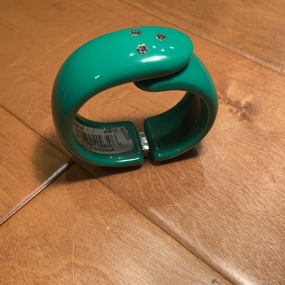 NWT green chunky bangle bracelet - Picture 3 of 8